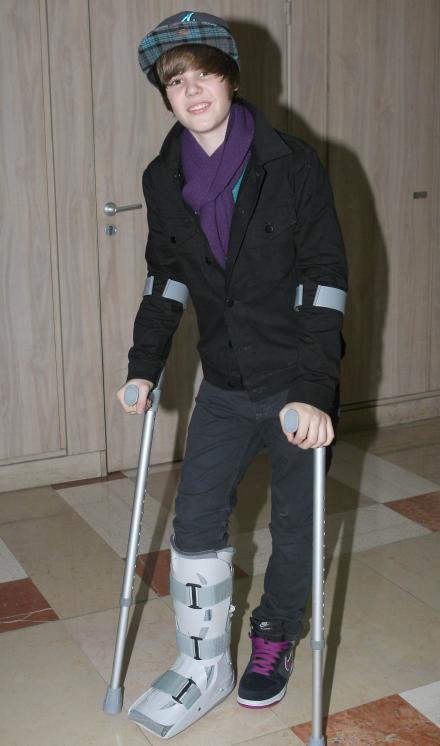 http://loyalkng.com/wp-content/uploads/2010/04/justin-bieber-boot-71.jpg