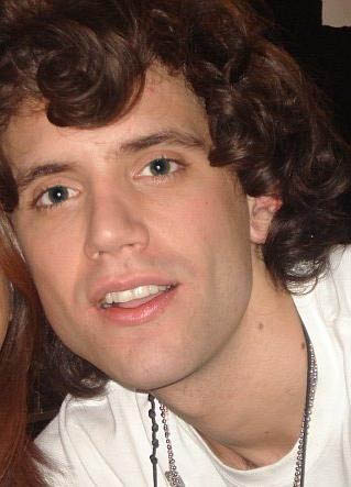 http://upload.wikimedia.org/wikipedia/commons/a/a3/Mika.jpg