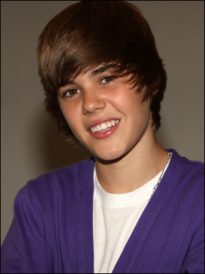 http://2.bp.blogspot.com/-jtMJ0bj37N8/TcCESGC4QLI/AAAAAAAAJUo/OPZSsR7RPiA/s640/justin-bieber-old-haircut-2010.jpg