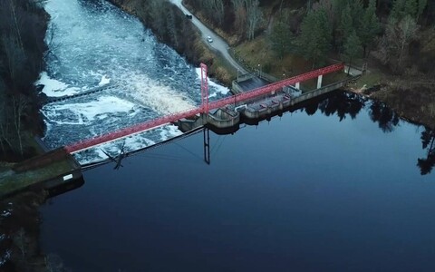 Linnamäe hüdroelektrijaam ja paisjärv.