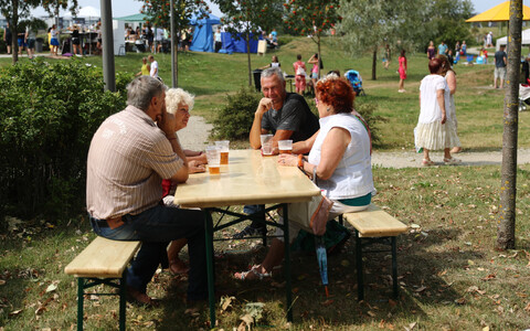 Inimesed Lasnamäe pirukafestivalil.