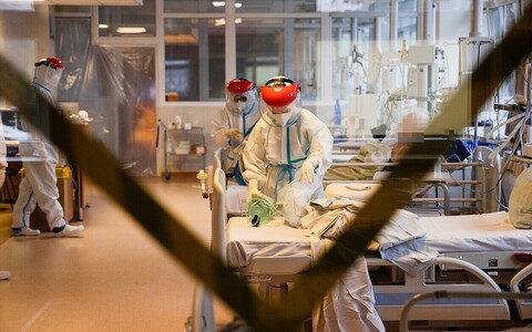 Leedu meedikud haiglas koroonapatsientide eest hoolitsemas
