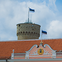 Eesti lipp lehvimas Pika Hermanni tornis
