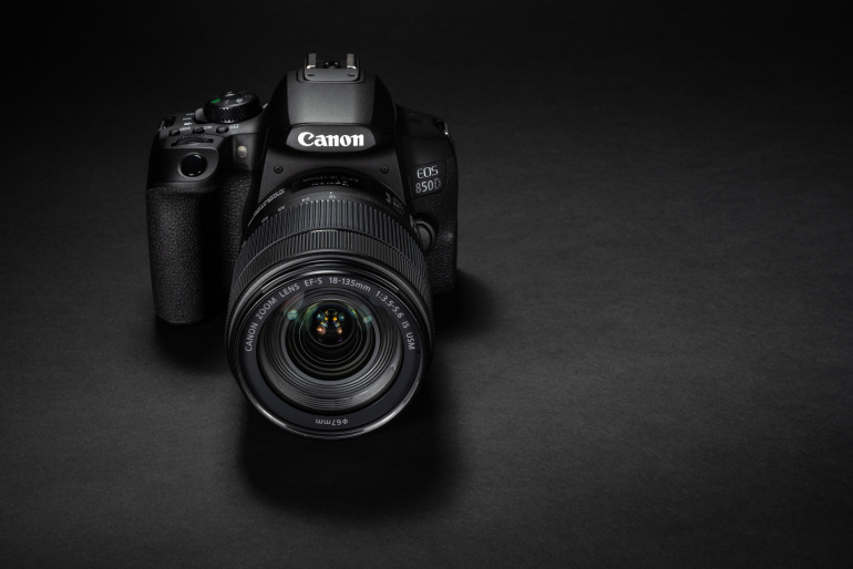 Karbist välja: Canon EOS 850D peegelkaamera