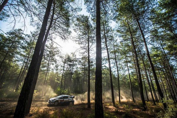 Türgi Ralli üldseis pärast ülikeeruliseks kujunenud üheksandat kiiruskatset