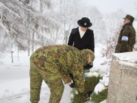 Vabadussõjas langenute mälestuspäeval Otepää Vabadussamba juures. Foto: Monika Otrokova