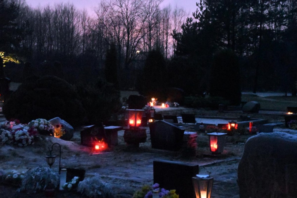 Jõuluõhtul süüdatud küünlad Foto Urmas Saard