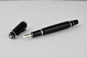 MontBlanc Boheme Noir Bianco Fountian Pen [3bd7]