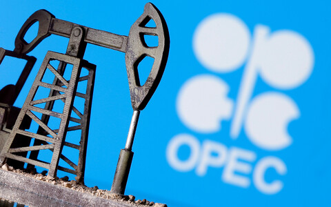 Naftapumba makett OPEC-i logo ees.