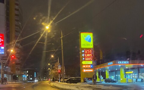 Latest fuel prices at a central Tallinn filling station Monday.