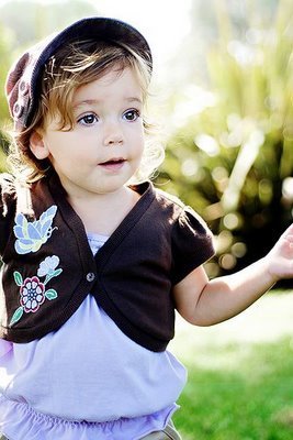 http://images2.fanpop.com/images/photos/2700000/Renesmee-Cullen-renesmee-carlie-cullen-2796163-267-400.jpg