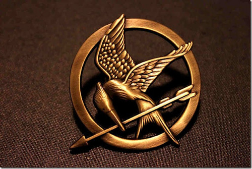 http://data.whicdn.com/images/34122717/the_mockingjay_by_rob234111-d4rnfd3_thumb_25255B5_25255D_large.jpg
