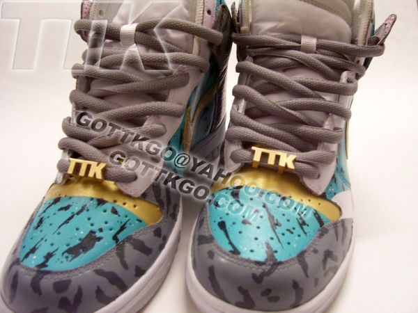 http://www.kicksonfire.com/wp-content/uploads/2008/06/nike-dunk-ttk-custom-sneakers-6.jpg