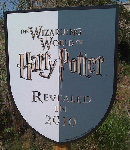 http://files.dailycontributor.com/wp-content/uploads/2010/03/Harry-Potter-theme-park.jpg