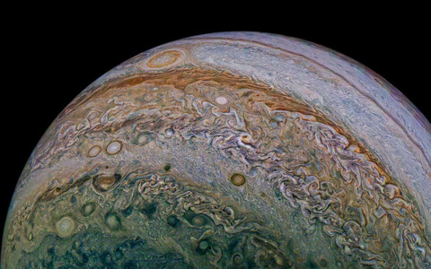 Jupiter on päikesesüsteemi suurim planeet.