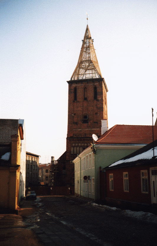 Jaani kirik (hakkab ilmet võtma)