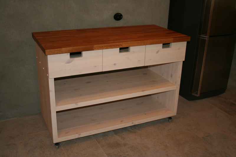 Kitchen shelf with an oaken top moving on the castors