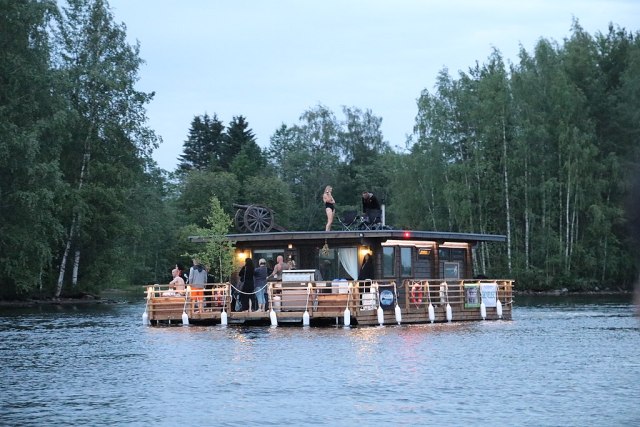 Soome politsei kahtlustab, et mees kukkus parvsaunast järve ja uppus